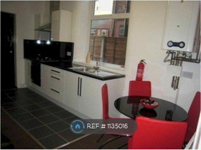 5 Bedroom Terraced House To Rent In Moorfield Road, Salford M6