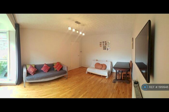 2 Bedroom Flat To Rent In Belmont Hill, London, SE13