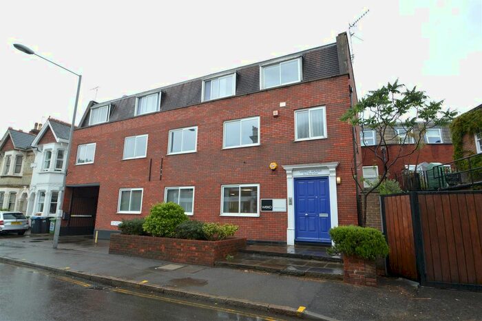 1 Bedroom Flat To Rent In Park Road, Kingston Upon Thames, KT2