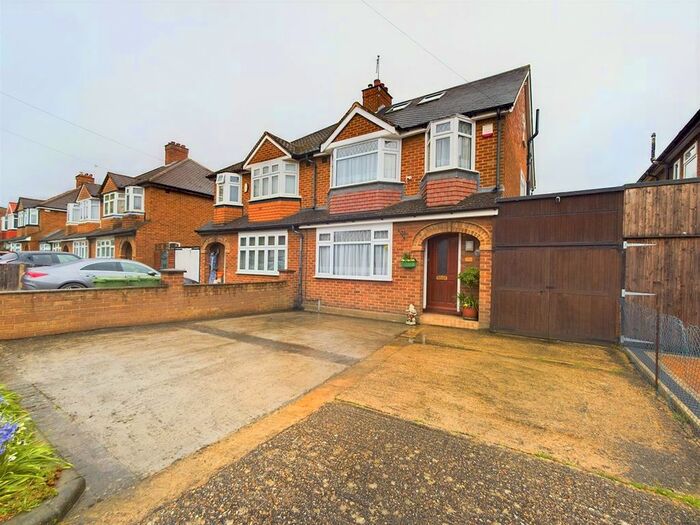 4 Bedroom SemiDetached House For Sale In Jubilee Drive, Ruislip, HA4