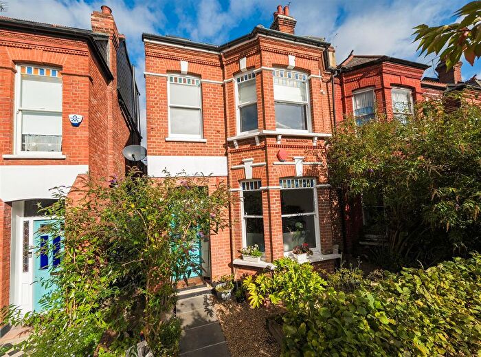 4 Bedroom Semi-Detached House For Sale In Richborough Road, London, NW2