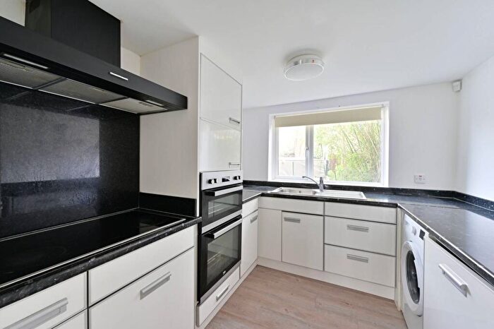 2 Bedroom Terraced House To Rent In Kings Road, East Sheen, London, SW14