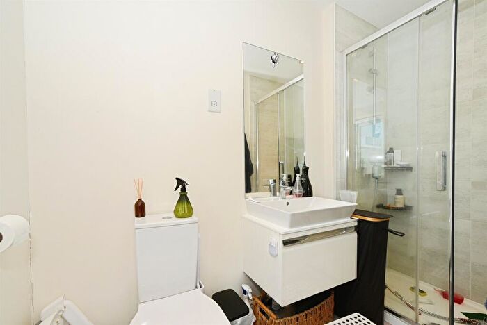 4 Bedroom End Of Terrace House For Sale In Homington Terrace, Swindon, SN3