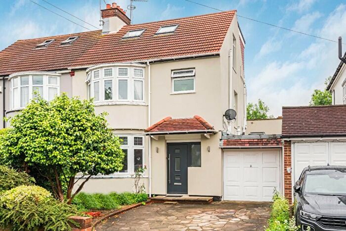 4 Bedroom Semi-Detached House To Rent In Queen Annes Grove, Enfield, EN1