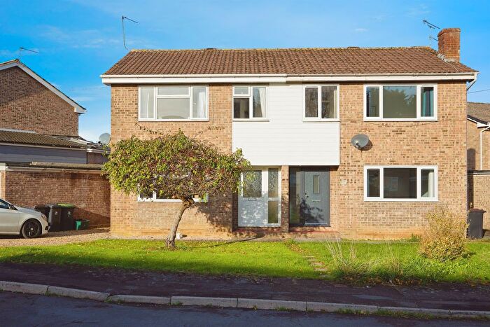 3 Bedroom Semi Detached House For Sale In Duncliffe Close, Stalbridge, Sturminster Newton, DT10