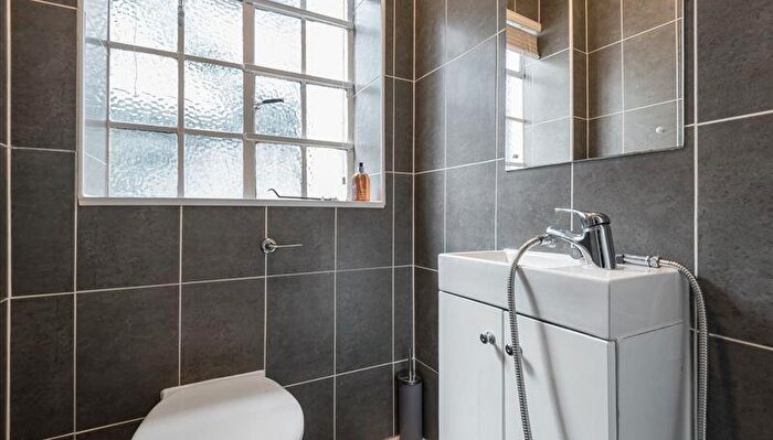 2 Bedroom Apartment To Rent In Park Road, London, NW8