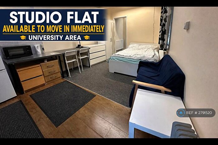 3 Bedroom Flat To Rent In University Area Available Now, Reading, RG6