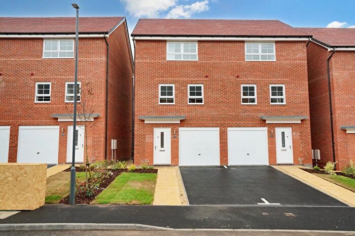 3 Bedroom Semi-Detached House To Rent In Hillcrest Road, Nuneaton, Warwickshire, CV10