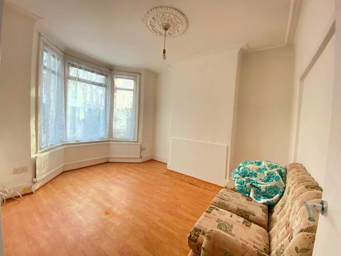 3 Bedroom End Of Terrace House To Rent In Ley Street, Ilford/Seven King/Newbury Park IG1