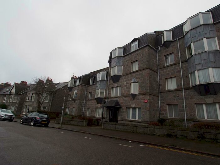 2 Bedroom Flat To Rent In Whitehall Road, Flat, AB25