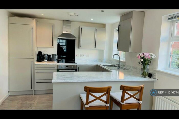 2 Bedroom Flat To Rent In Calverton, Nottingham, NG14