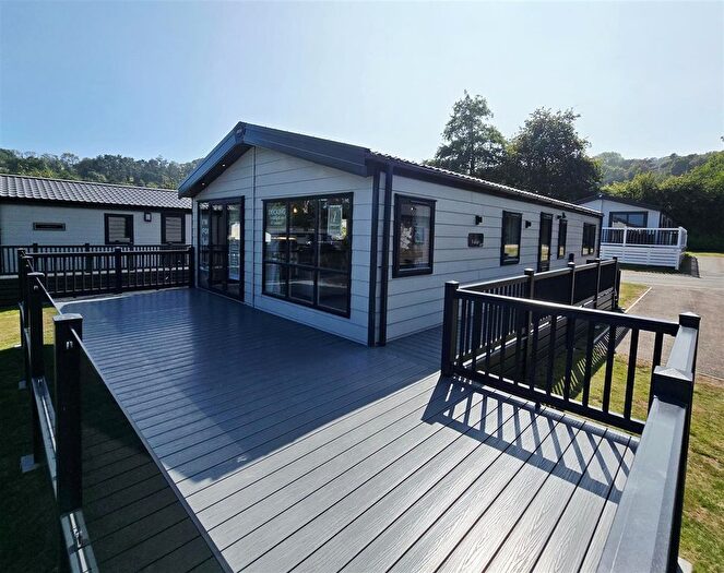 2 Bedroom Mobile/park Home For Sale In Woodâ Farmâ Countryâ Andâ Leisureâ Park, Charmouth, DT6