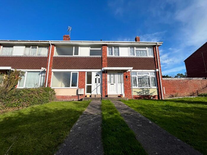 3 Bedroom Semi-Detached House To Rent In St. Dunstans Close, Glastonbury, BA6