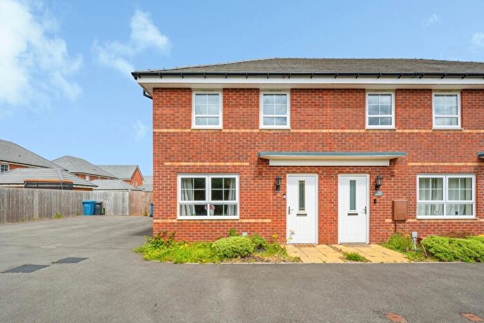 3 Bedroom End Of Terrace House For Sale In Austen Drive, Tamworth, Staffordshire, B78