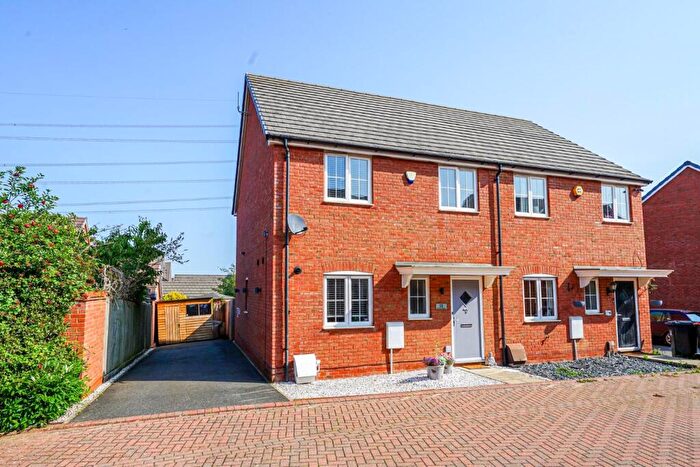 3 Bedroom Semi-Detached House For Sale In Bacchus Gardens, Leighton Buzzard, LU7