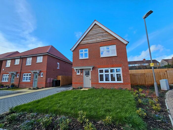 3 Bedroom Property To Rent In Armstrong Road, Luton, LU2