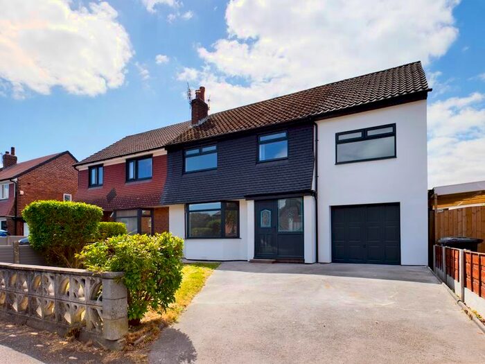 4 Bedroom Semi-Detached House To Rent In Woodhouse Road, Davyhulme, Trafford, M41