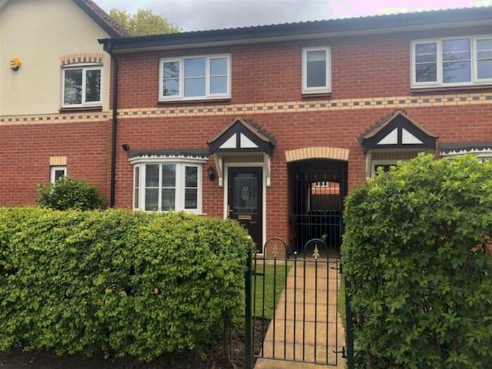 2 Bedroom Mews To Rent In Cornishway, Woodhouse Park, M22