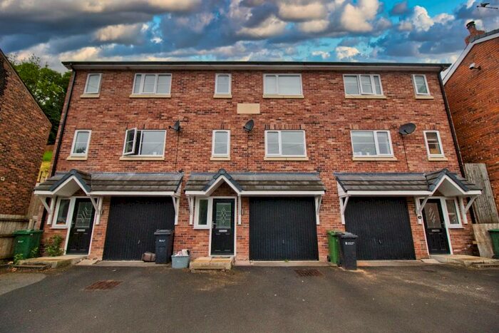 3 Bedroom Town House To Rent In Navigation Road, Northwich, Cheshire, CW8