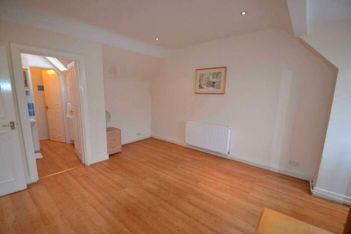 Studio To Rent In Banstead Road, Carshalton, SM5