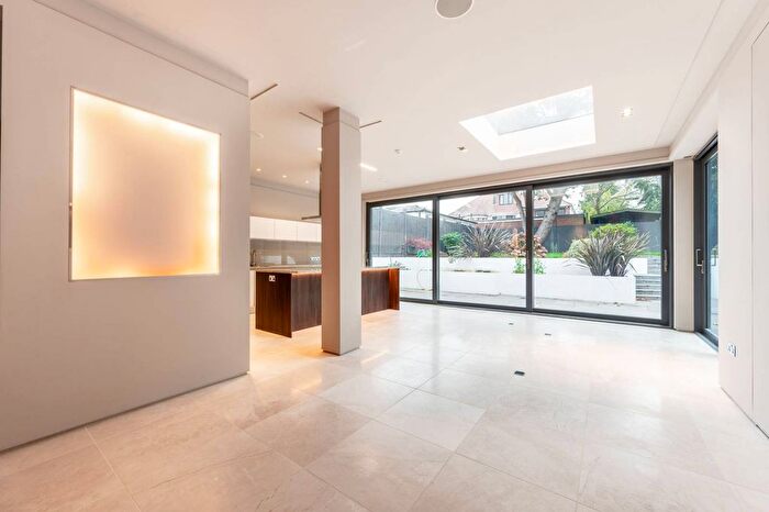 5 Bedroom Detached House To Rent In Alexander Avenue, Willesden, London, NW10