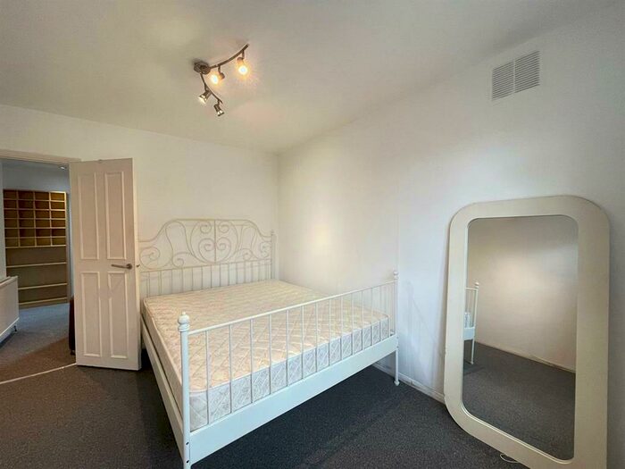 1 Bedroom Flat To Rent In Dolphin Court, Carleton Road, London, Greater London, N7