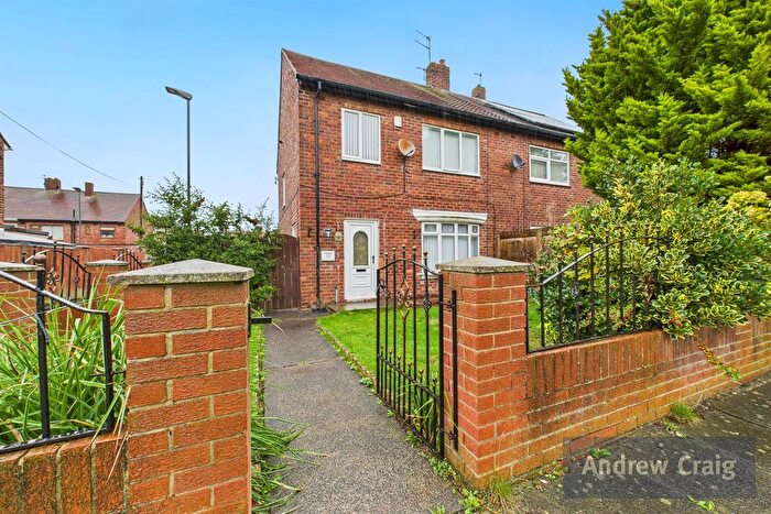 3 Bedroom Semi-detached House For Sale In Greenside, South Shields, NE34