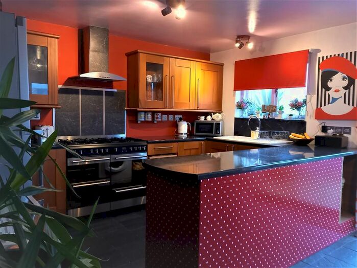 2 Bedroom Flat To Rent In Rolle Quay, Barnstaple, EX31