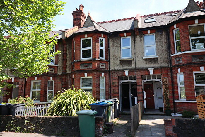 3 Bedroom Maisonette To Rent In Villiers Road, Kingston Upon Thames, KT1