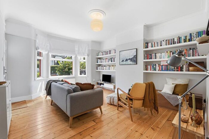 1 Bedroom Flat For Sale In Newport Road, Leyton, E10