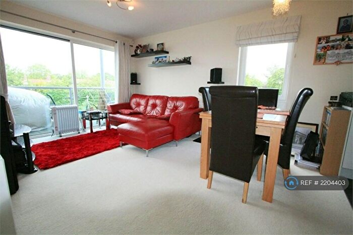 2 Bedroom Flat To Rent In Medhurst Drive, Bromley, BR1