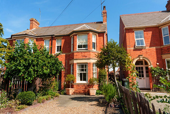 4 Bedroom Semi-Detached House For Sale In Huntingdon Road, Thrapston, NN14