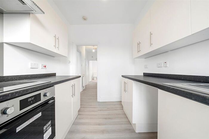 1 Bedroom Flat To Rent In Rosendale Road, London, SE21
