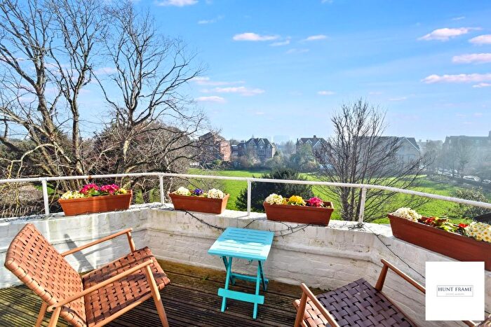 3 Bedroom Flat For Sale In Grange Gardens, Eastbourne, BN20