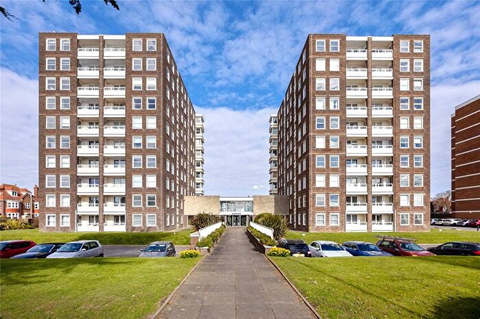 2 Bedroom Flat To Rent In West Parade, Worthing, West Sussex, BN11