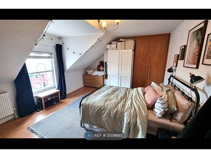 3 Bedroom Maisonette To Rent In Ferme Park Road, London, N4