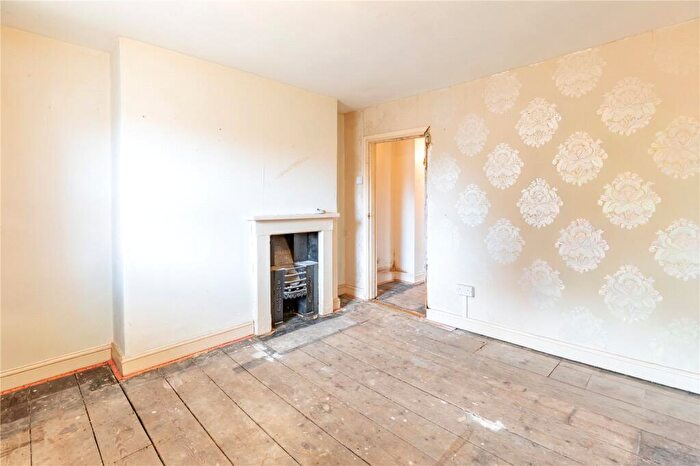 3 Bedroom End Of Terrace House For Sale In Southbroom Road, Devizes, Wiltshire, SN10