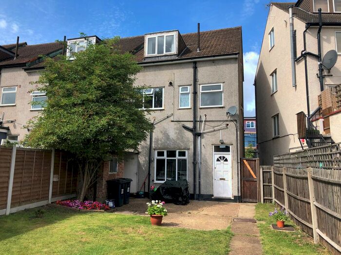 4 Bedroom Maisonette To Rent In Camellia Lane, Berrylands, Surbiton KT5