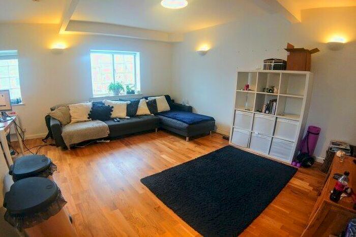 2 Bedroom Flat To Rent In Barbican Court, Plymouth, PL4