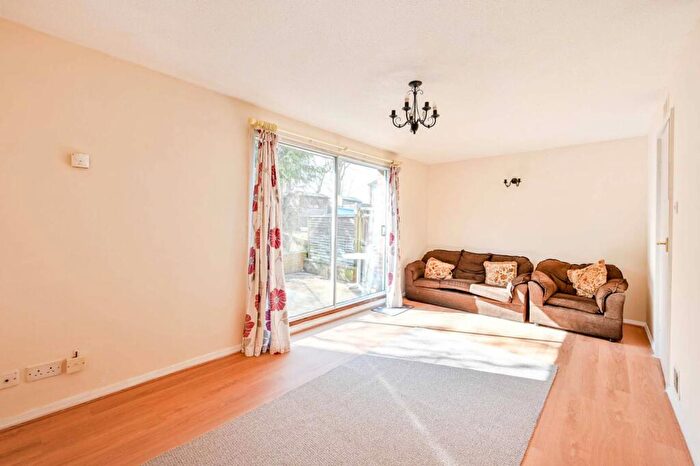 3 Bedroom House To Rent In Rye Close, Guildford, GU2