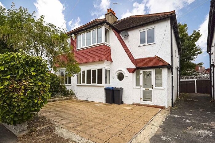 4 Bedroom Property To Rent In Green Lane, London, SW16