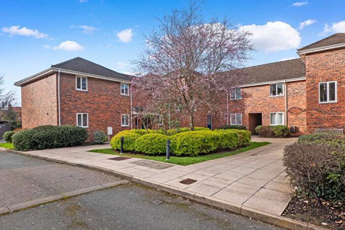 1 Bedroom Ground Maisonette For Sale In Corinthian Court, Alcester, B49