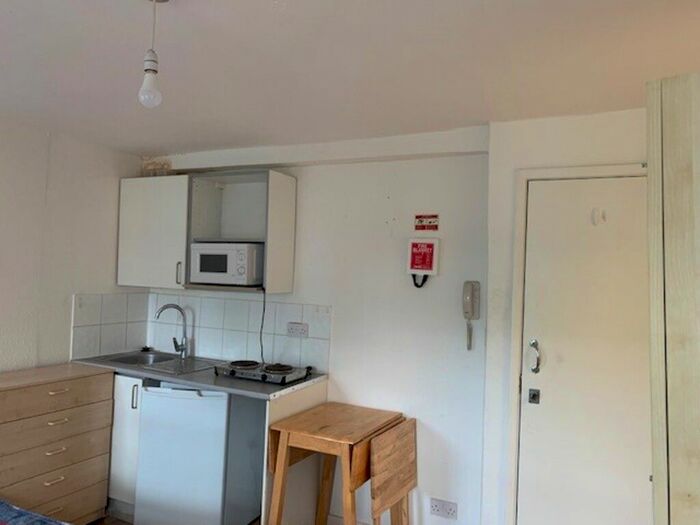 Studio To Rent In New Parade High Street, Yiewsley, London, UB7