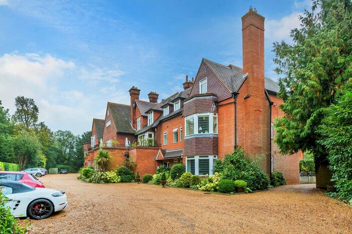 2 Bedroom Flat For Sale In Mapleton Road, Four Elms, TN8