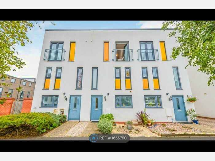 4 Bedroom Terraced House To Rent In Penn Way, Welwyn Garden City, AL7