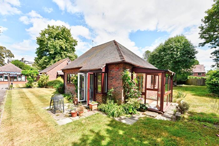 1 Bedroom Bungalow For Sale In Bowling Court, Henley-On-Thames, RG9