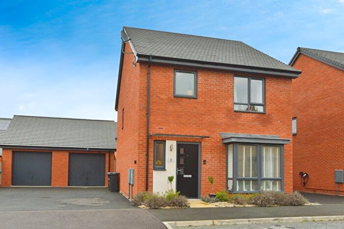 3 Bedroom Detached House For Sale In Baker Grove, Glebe Farm, Milton Keynes, MK17