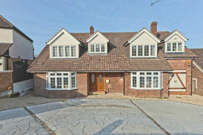 4 Bedroom Detached House To Rent In Warwick Avenue, Cuffley, EN6