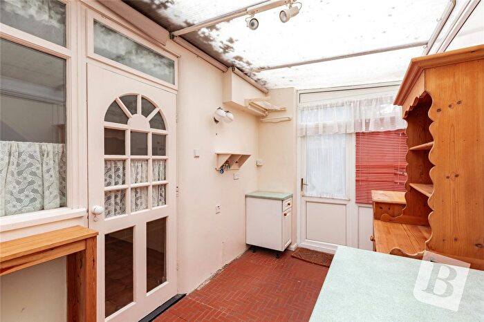 2 Bedroom Bungalow For Sale In Derby Avenue, Upminster, RM14