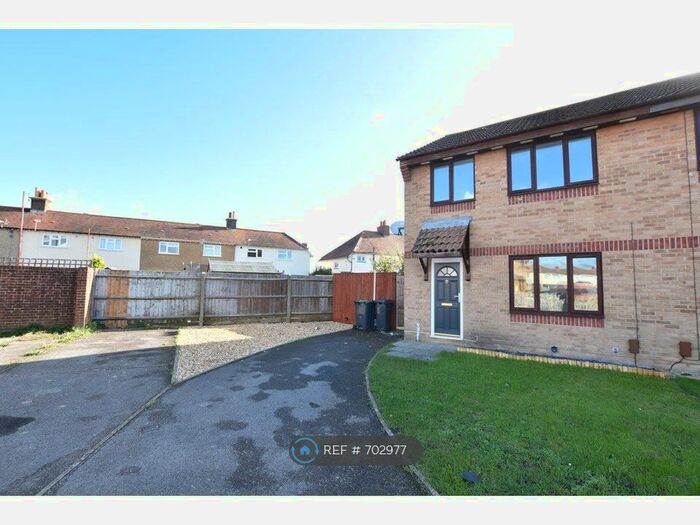 3 Bedroom Semi-Detached House To Rent In Rogers Close, Gosport, PO12